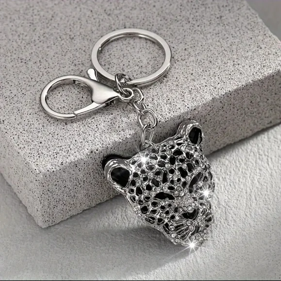 Wild Glam ✨ Leopard Rhinestone Bag Charm & Keychain 🐆 - Picture 9 of 9